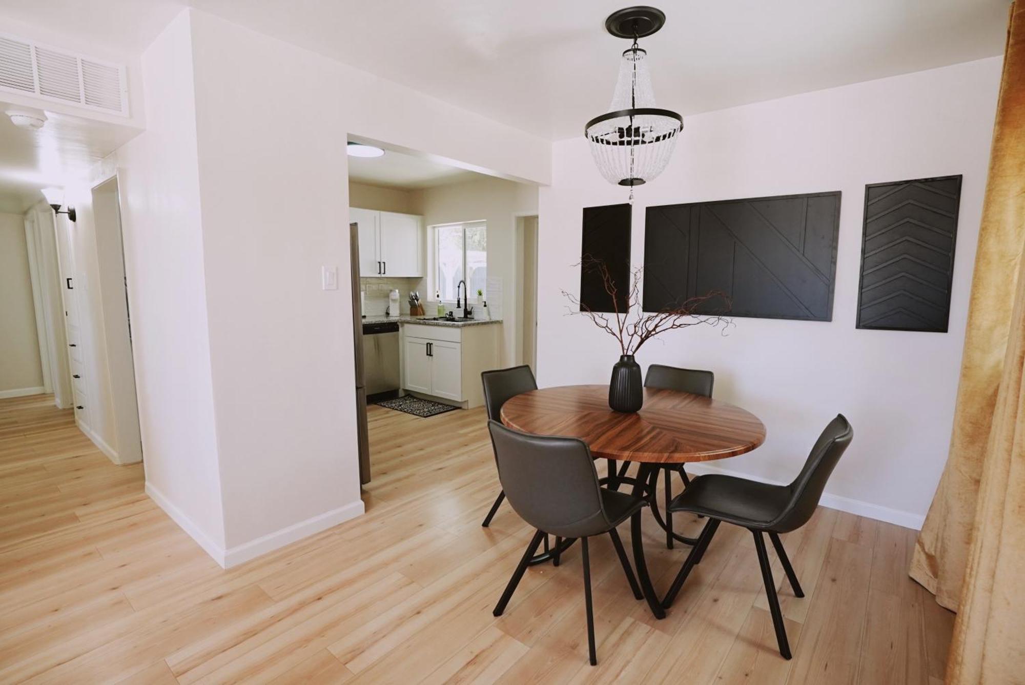 Centrally Located! Remodeled! Huge Backyard! The White House Albuquerque Exterior foto